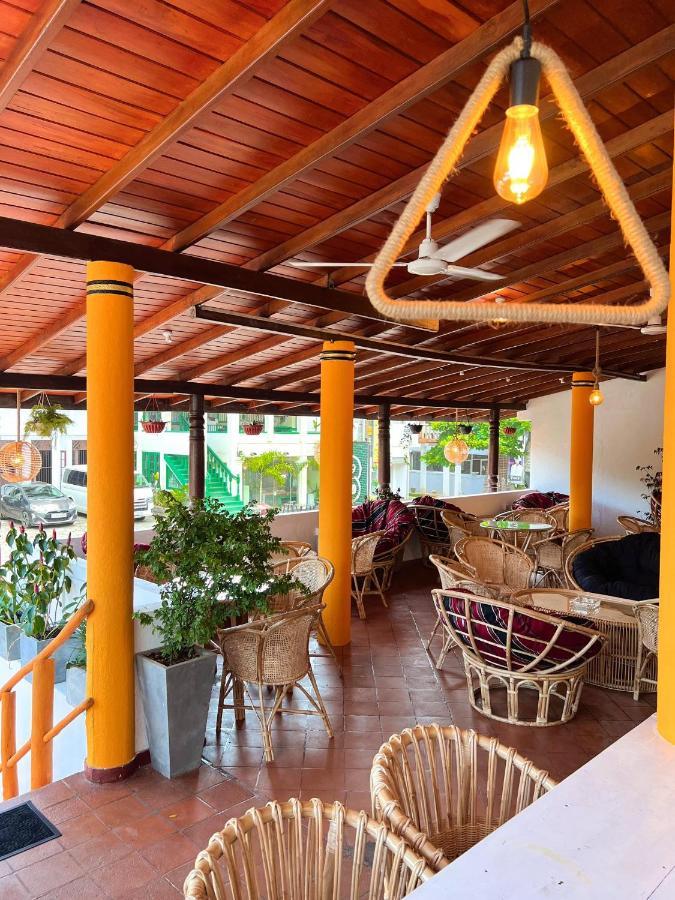 Hummus Hostel Hikkaduwa Exterior foto
