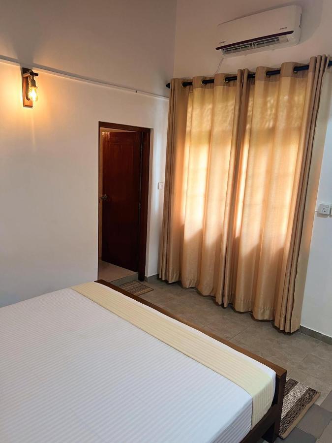 Hummus Hostel Hikkaduwa Exterior foto