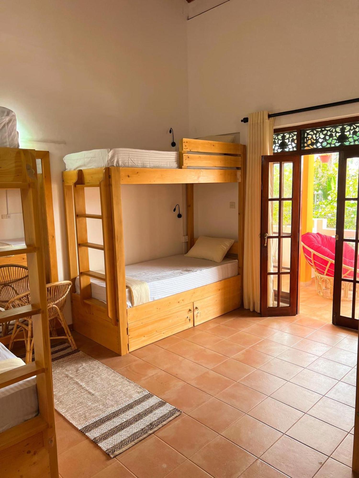 Hummus Hostel Hikkaduwa Exterior foto