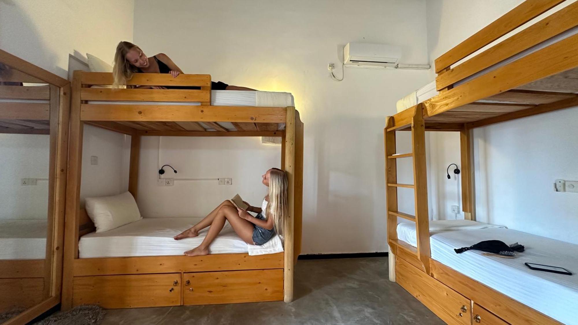 Hummus Hostel Hikkaduwa Exterior foto